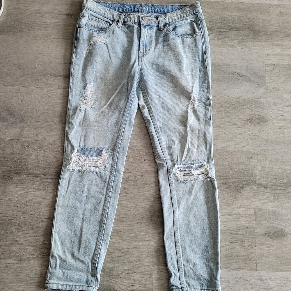 BDG Slim Boyfriend Jean Womens Size 27 Destroyed Light Wash Denim Distressed